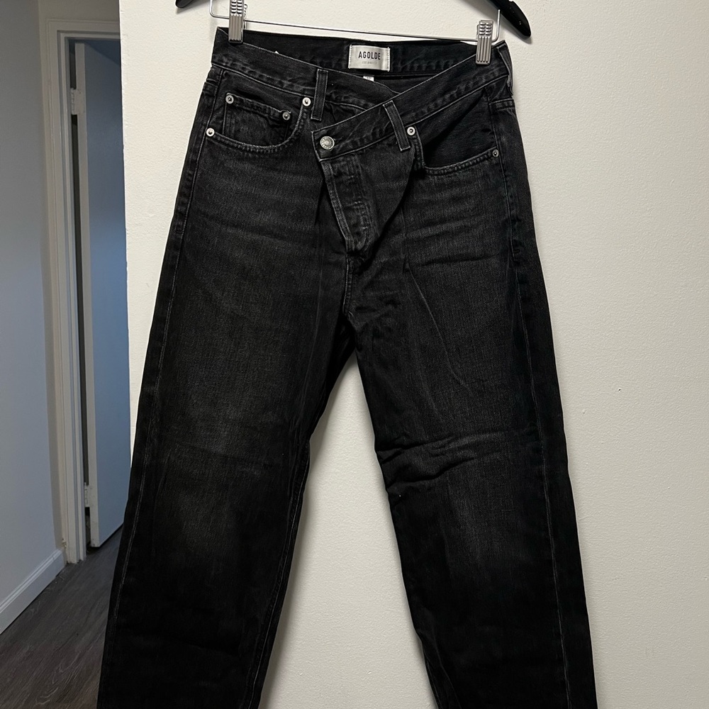 Agolde Black Straight Leg Jeans with Classic Style